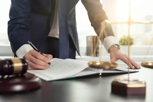 Ile zarabia radca prawny po aplikacji? Zaskakujące fakty i różnice Ile zarabia radca prawny po aplikacji? Zaskakujące fakty i różnice